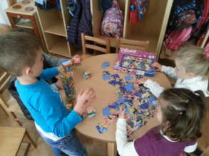 Children attempt a jigsaw puzzle