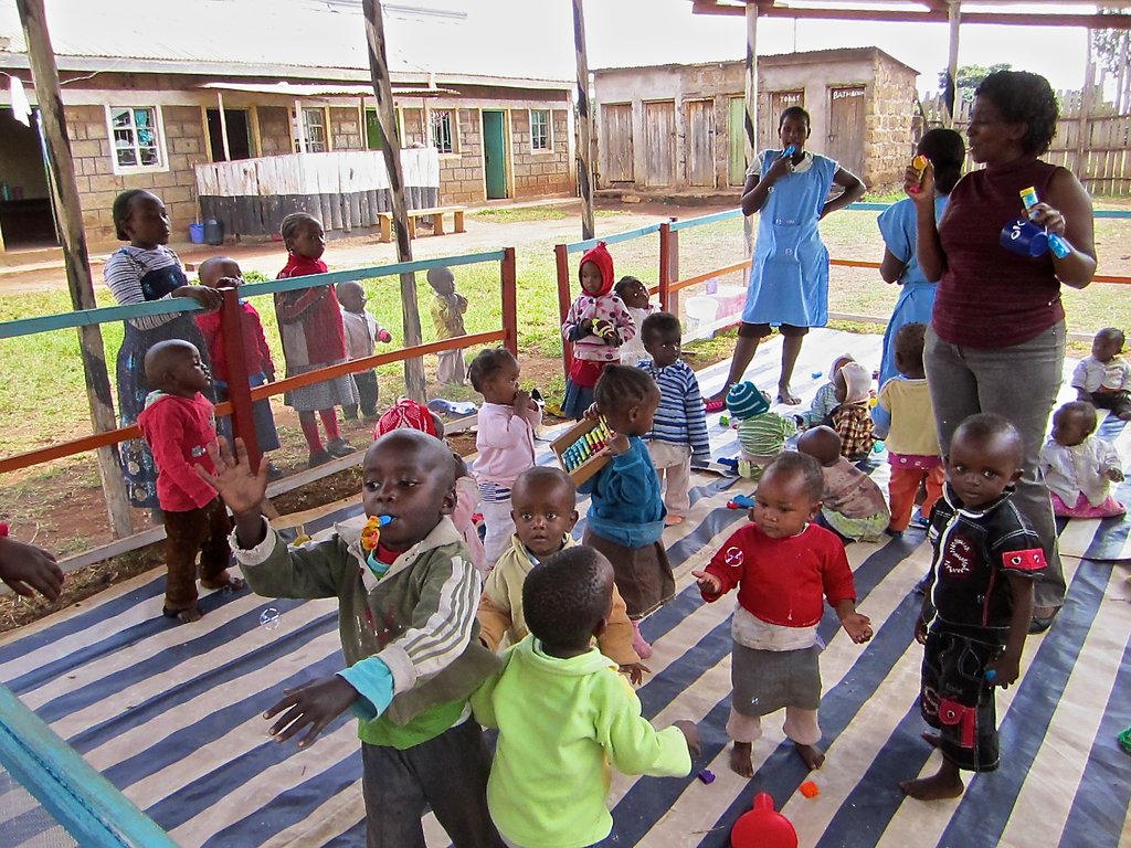 Feed 30 malnourished young children in Kenyan slum