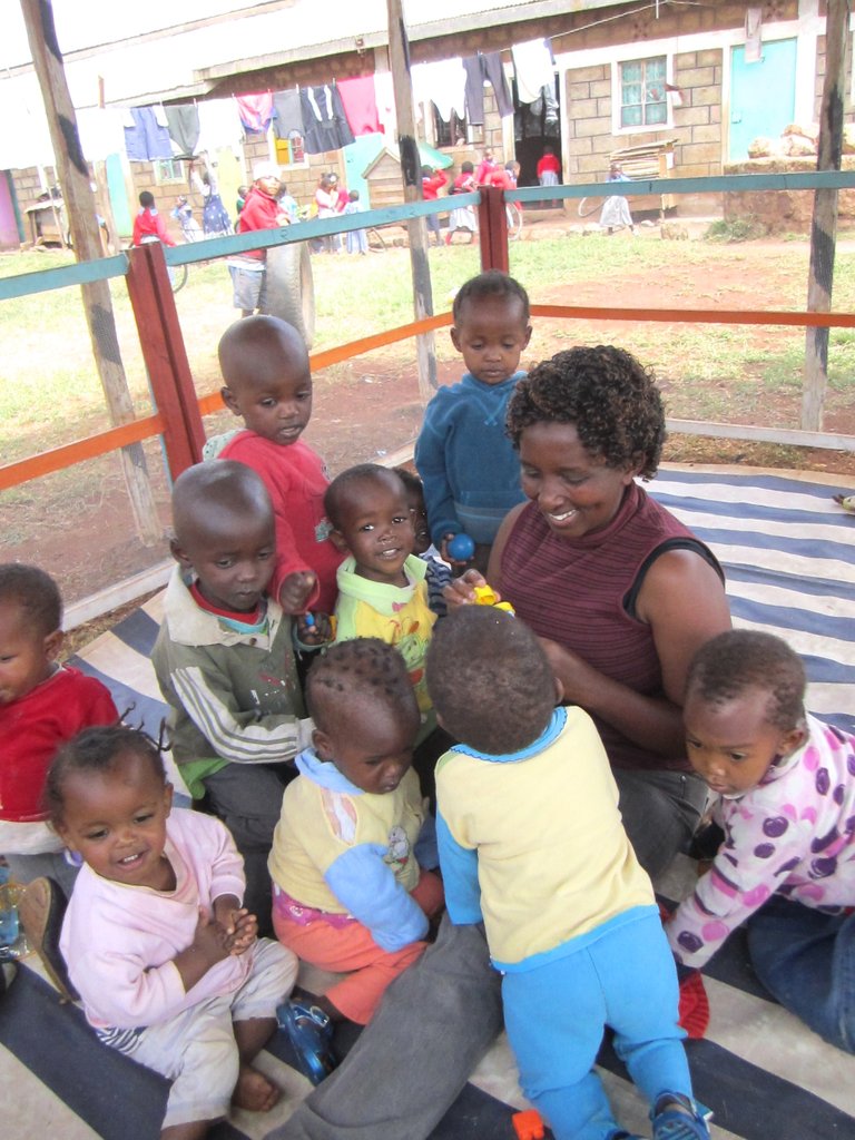 Feed 30 malnourished young children in Kenyan slum