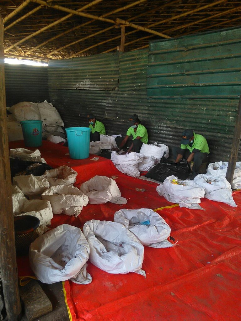 Help Provide Uniforms for 500 Wastepickers