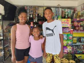 Yoleida with her children