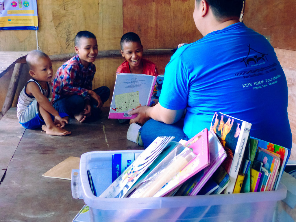 Thailand's "Flying Library" for over 500 children