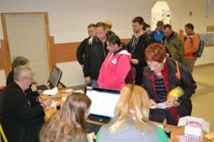 Friends of Szadvar helps at the registration