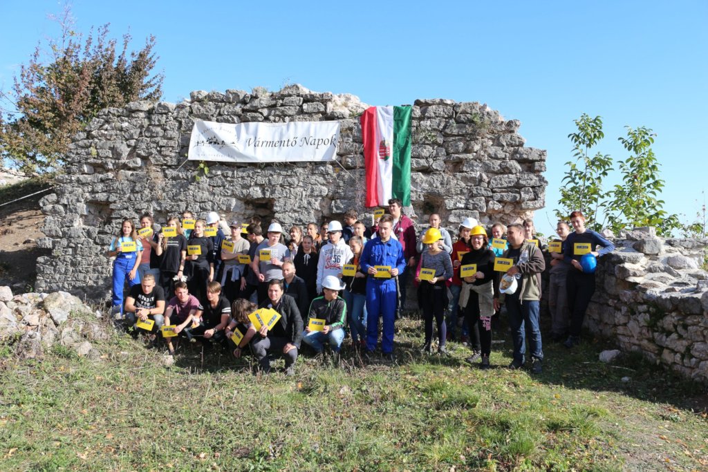 Szadvar castle project and youth camp, Hungary