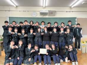 Photo of Japanese students with certificate