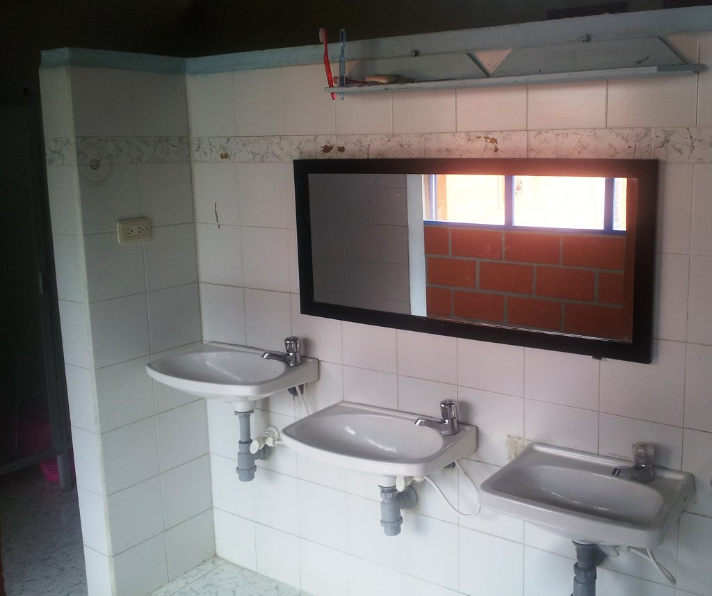 Rebuild orphanage for 20 Colombian girls