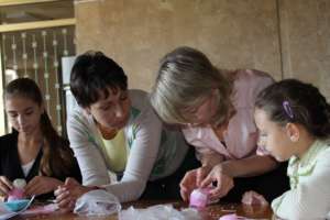 Children found out how to make Uklrainian doll