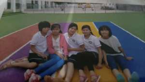 Skinny Lynn at school with classmates