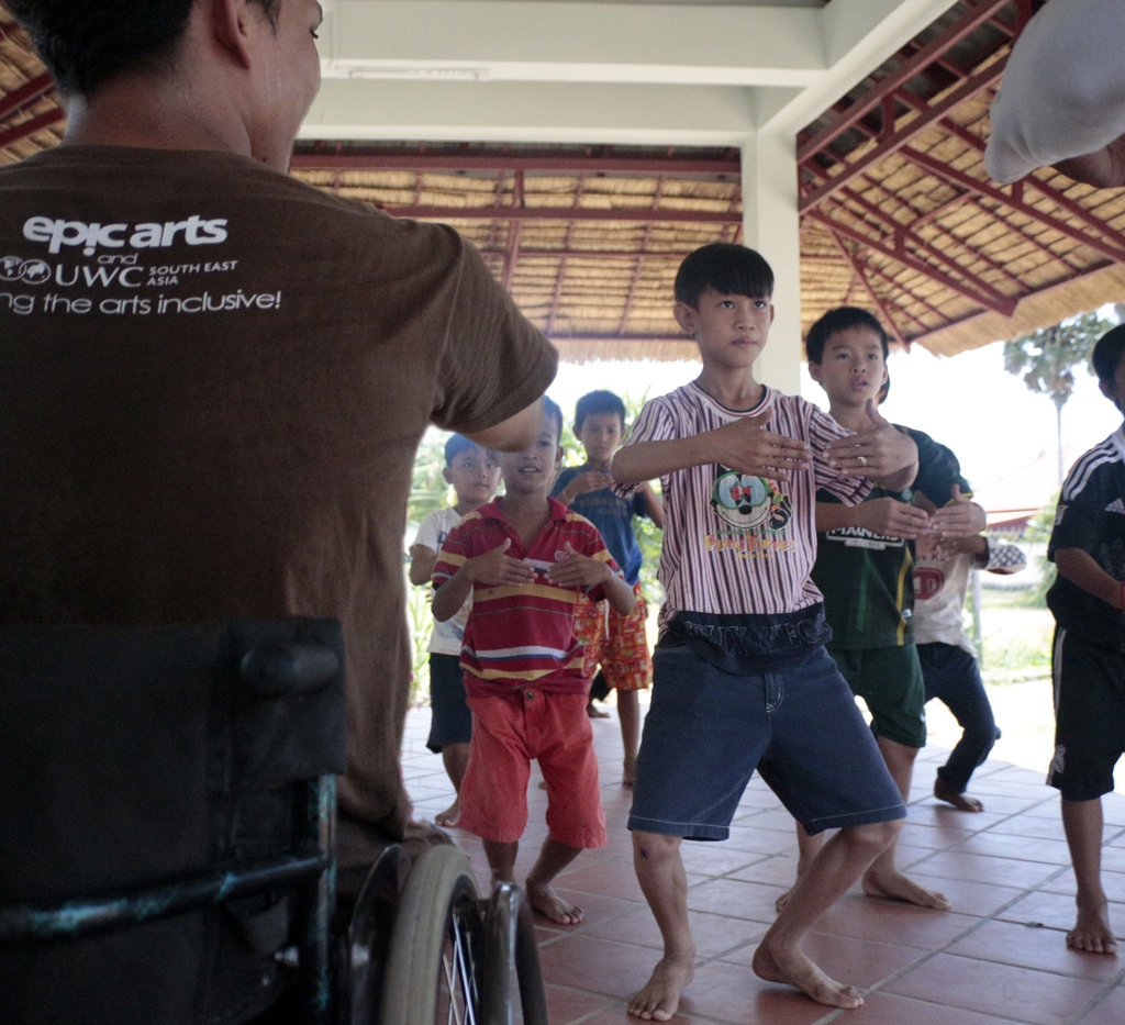 Art & Dance lessons for 300 Children in Cambodia
