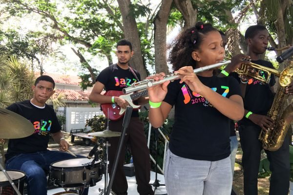 Students perform at Discover POP Marketplace 2018.