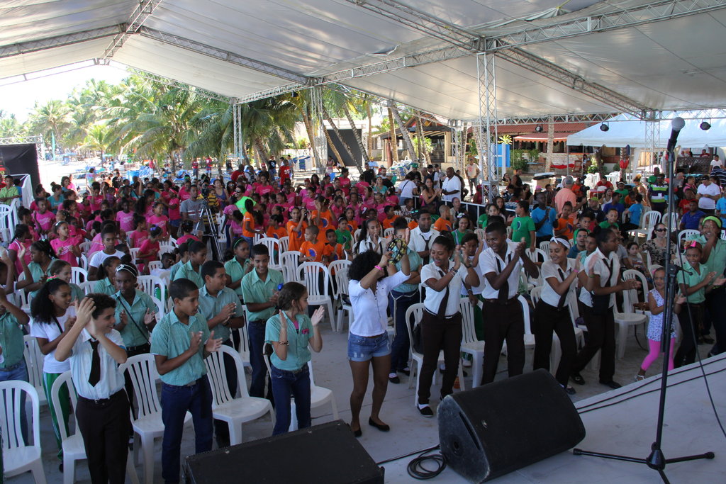 Music Education 100 Children of Dominican Republic