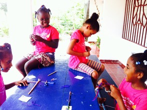Mariposa girls enjoying art therapy !