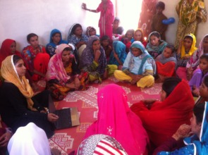 women getting education by multimedia