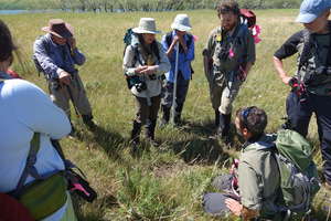 Dr. Cristina Eisenberg instructs volunteers