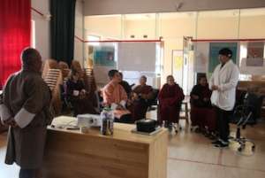 Monks and nuns learn advanced photography