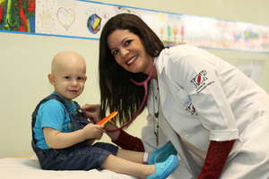 Patient with the doctor at GRAACC' Hospital