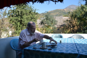 Leslie at breakfast, at foot of sacred Arunachala.