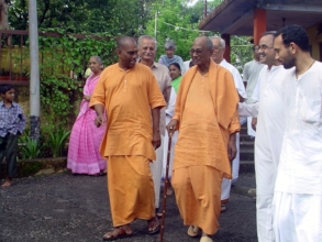 Swamis Muktananda and Satchidananda.