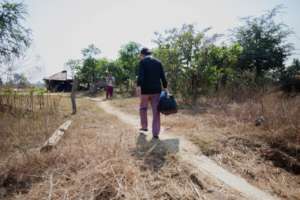 TPO therapist to help a patient in Battambang