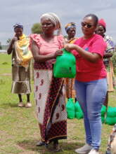 Volunteer Ivy distributing food hampers