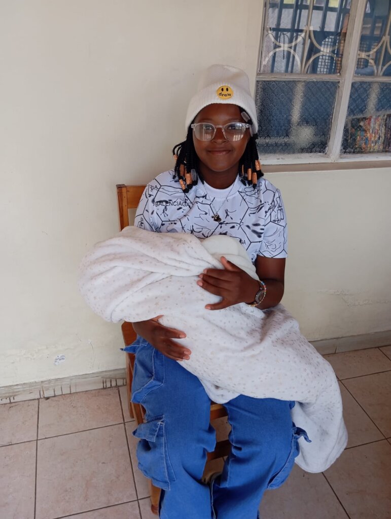 A student carrying the newborn of the alumni