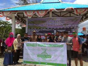Jayapura Indonesia Green Mapmakers clean the beach