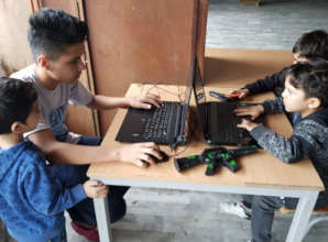 Learning to use computer applications