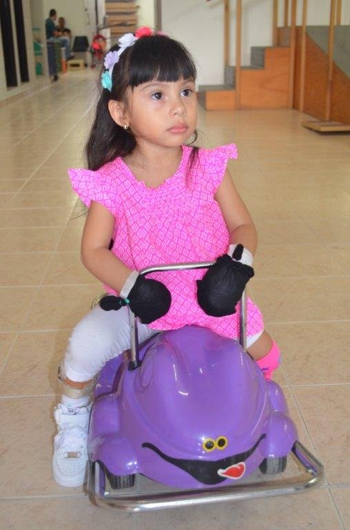 A little baby that needs your help to walk!