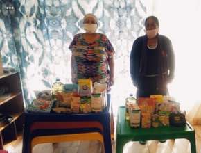 Food donations to Rooikappie Educare
