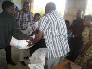 school teachers receive food support