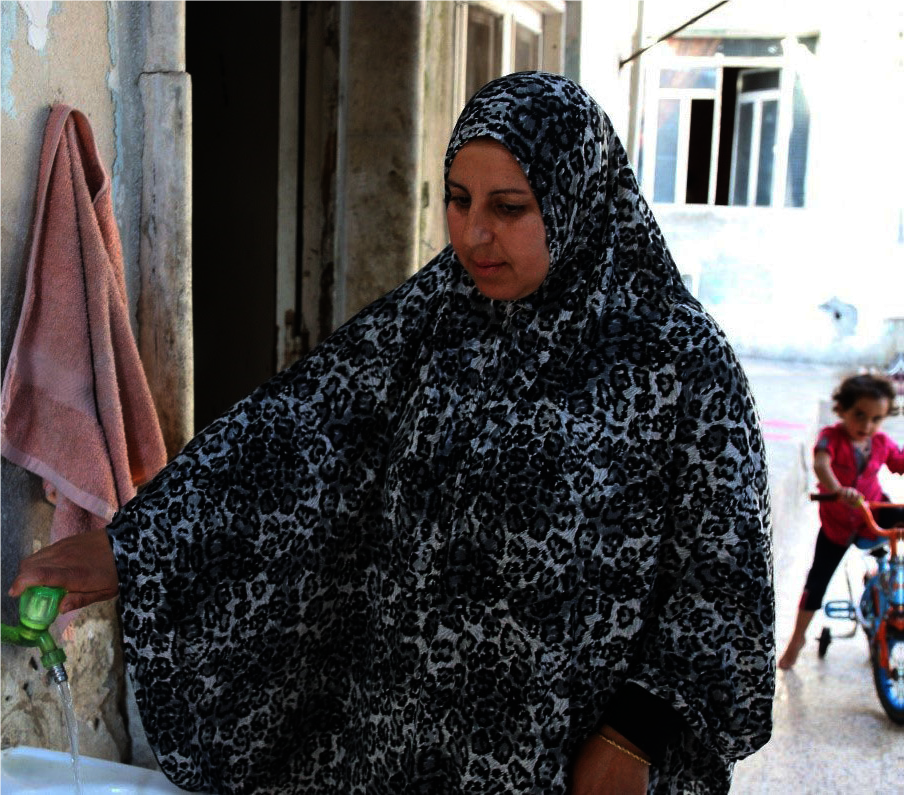 Um collecting water for her family