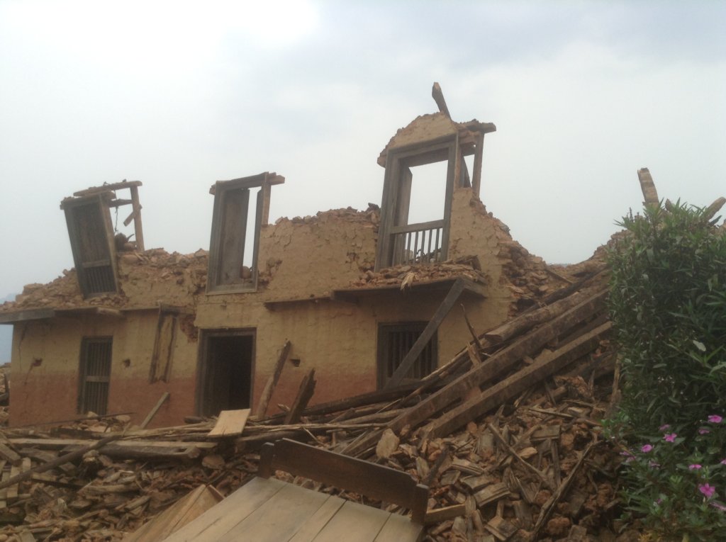 Shelter and water for earthquake victims in Nepal