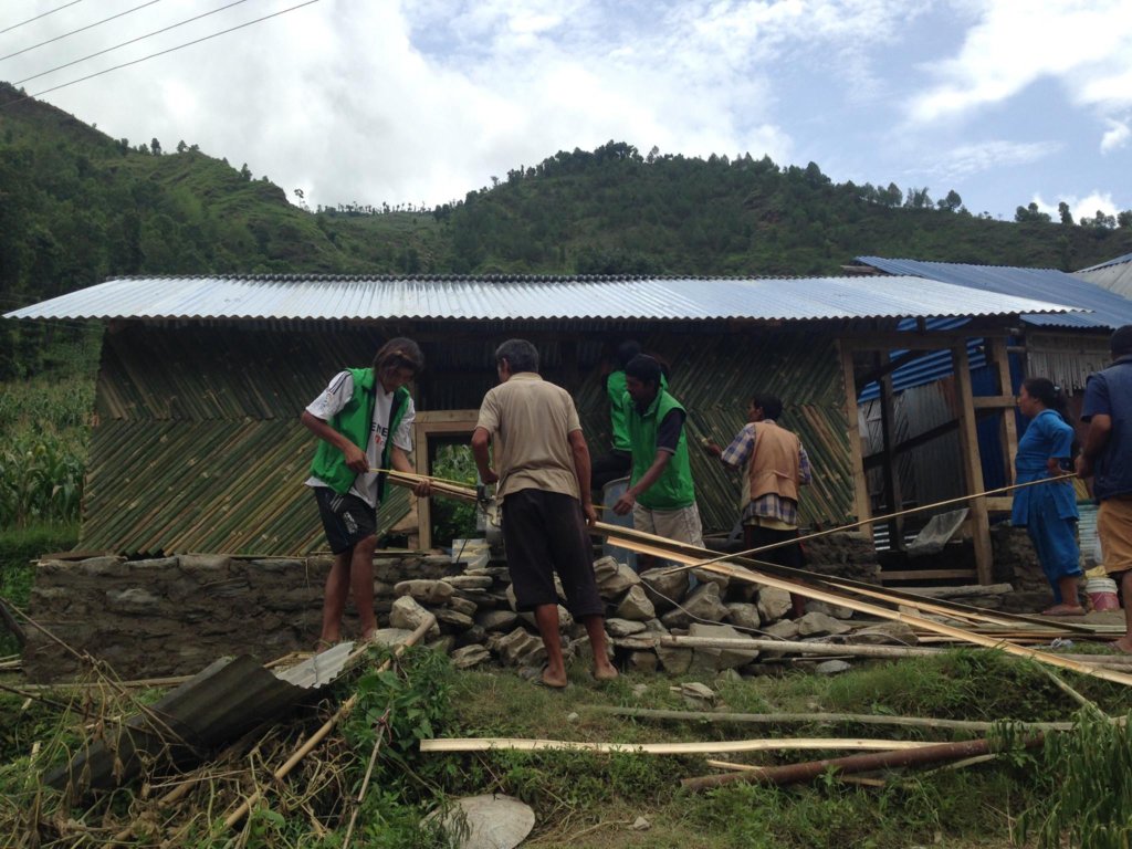 Shelter and water for earthquake victims in Nepal