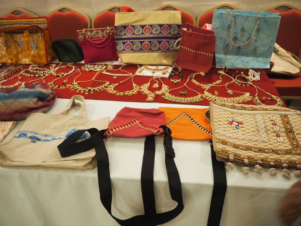 Train 100 poor Mumbai women in entrepreneurship