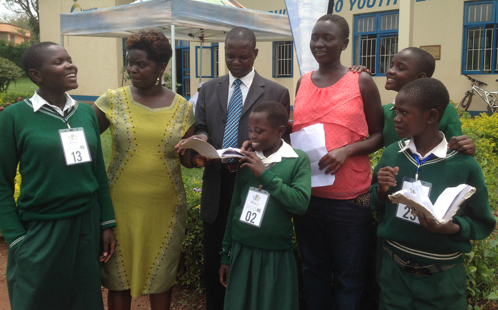 Improve literacy for Ugandan rural children