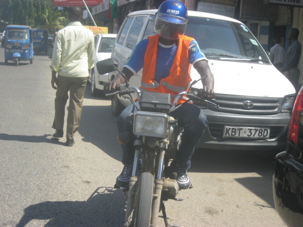 Support 30 young people off the streets of Mombasa