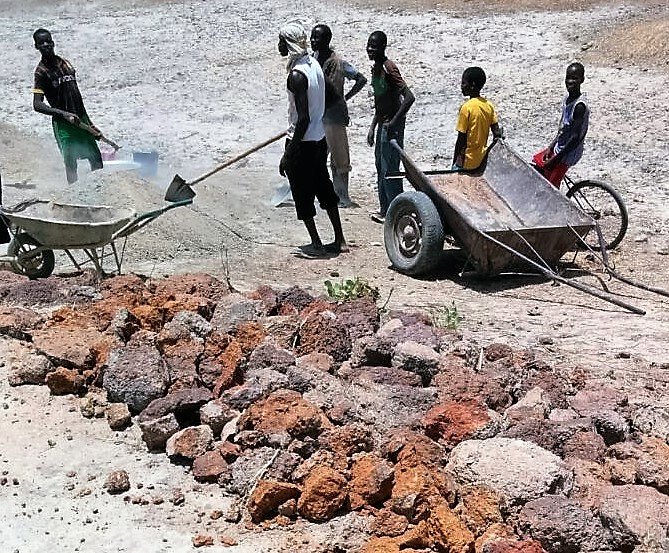 Kamsi Residents Participate in Work