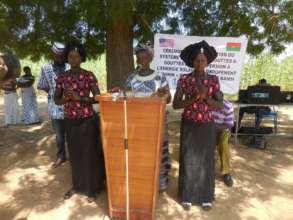 Representative of the women  addressing donors