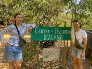 Volunteers Lilou and Elia
