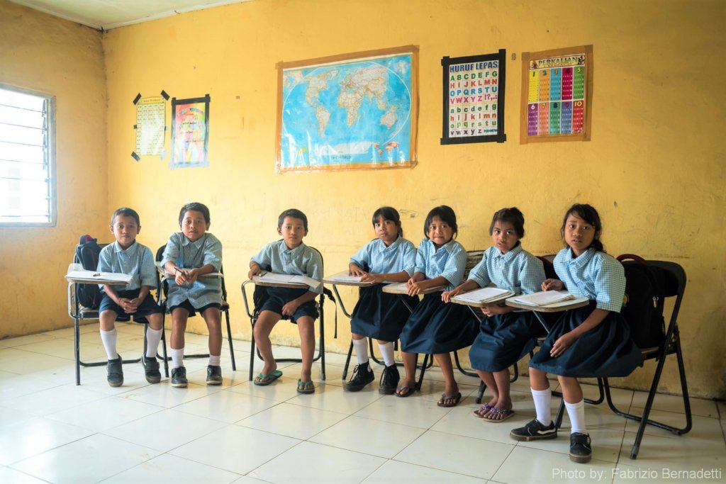 Elementary students in Jatituhu school
