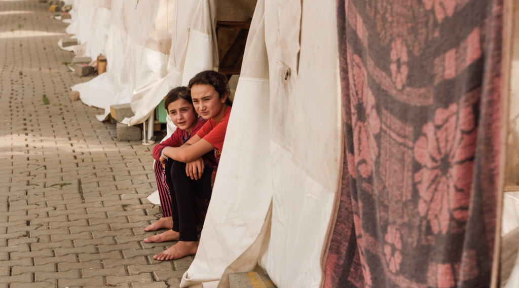 COLD TEMPS. to WARM HANDS - REFUGEE WINTER AID