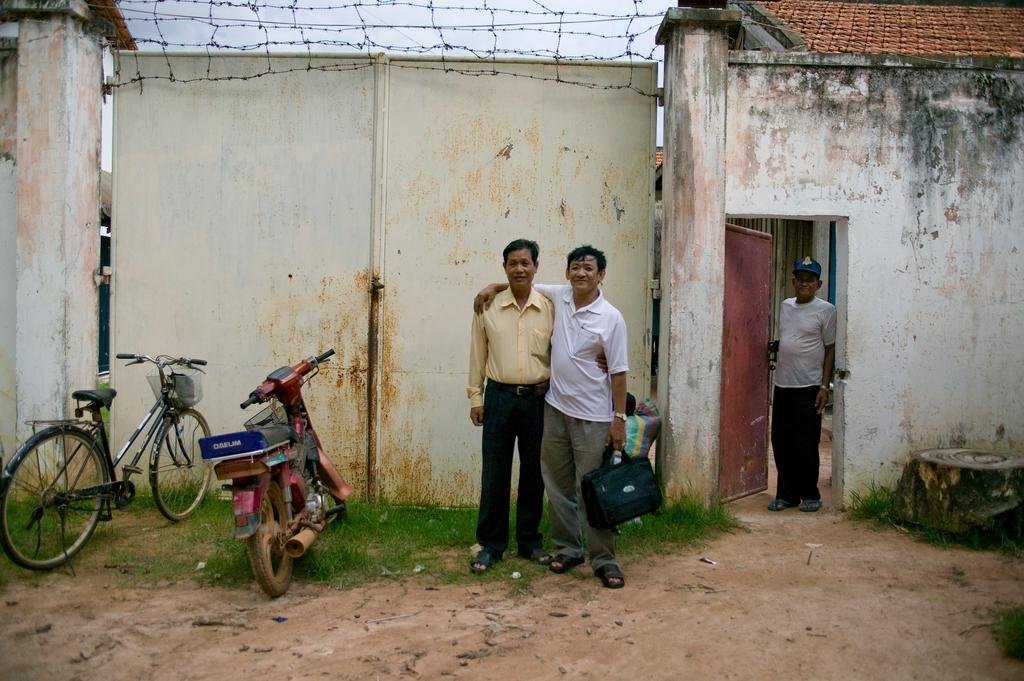 End indefinite detention for 80 regular Cambodians