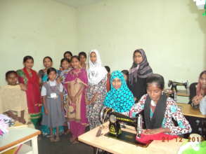 Grils taking sewing machine education