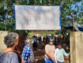 Visitors Arrive for Kids Market Day