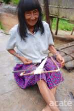 Juana Perez Chispi weaving a uitsun bracelet