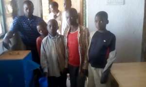 Students using the water filter