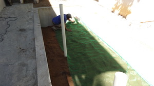 Basin filled with earth and filtering net.