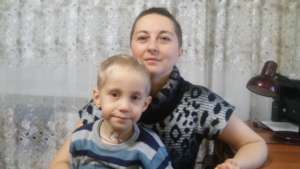 Alesha with his mother