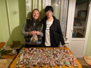 Gingebread gifts for IDP families