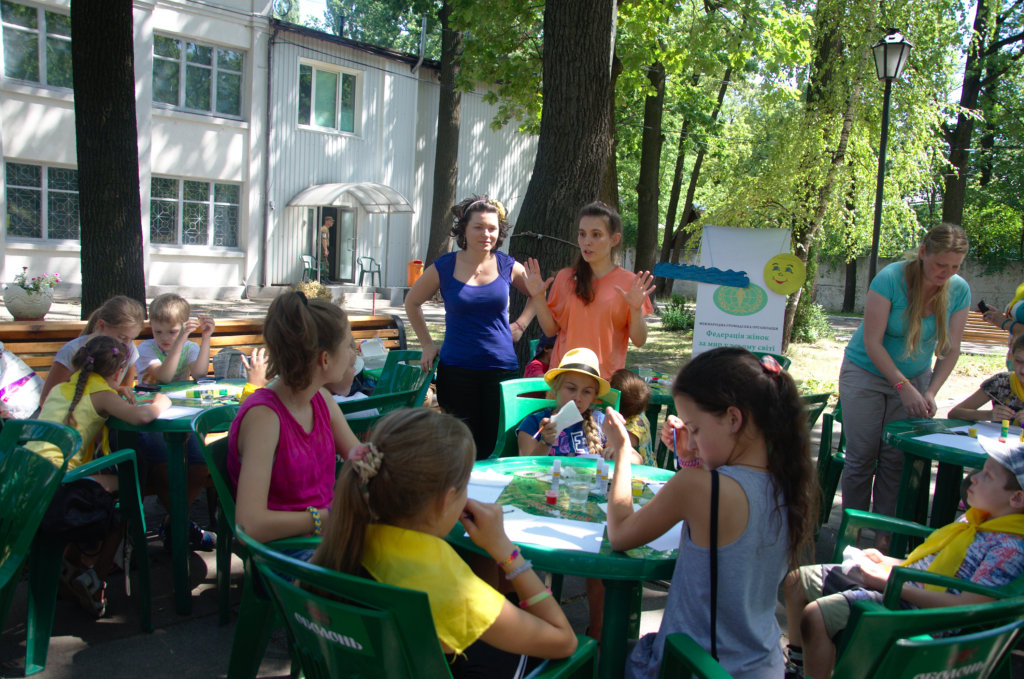 Help Ukraine's refugees to make a new start